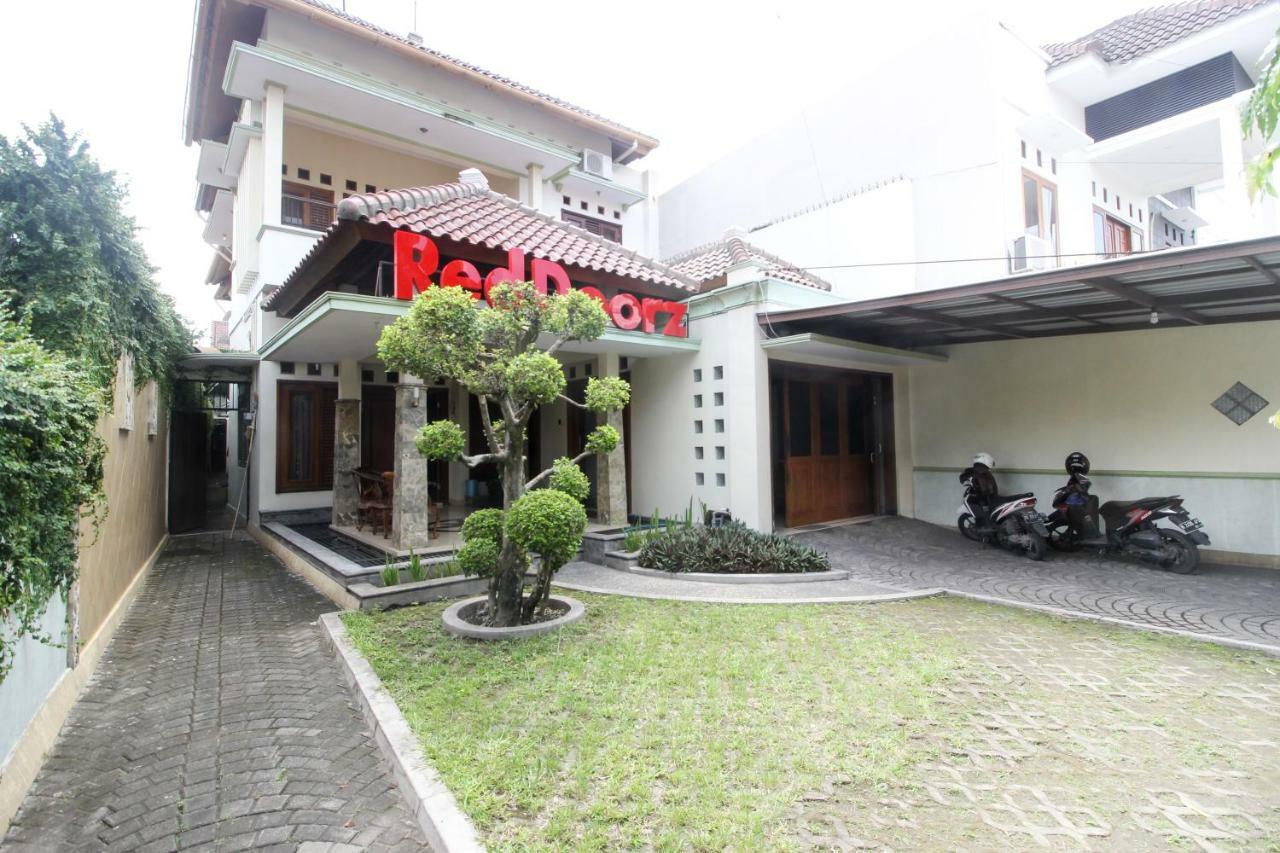 Reddoorz Plus @ Tegal Panggung Yogyakarta Exterior foto